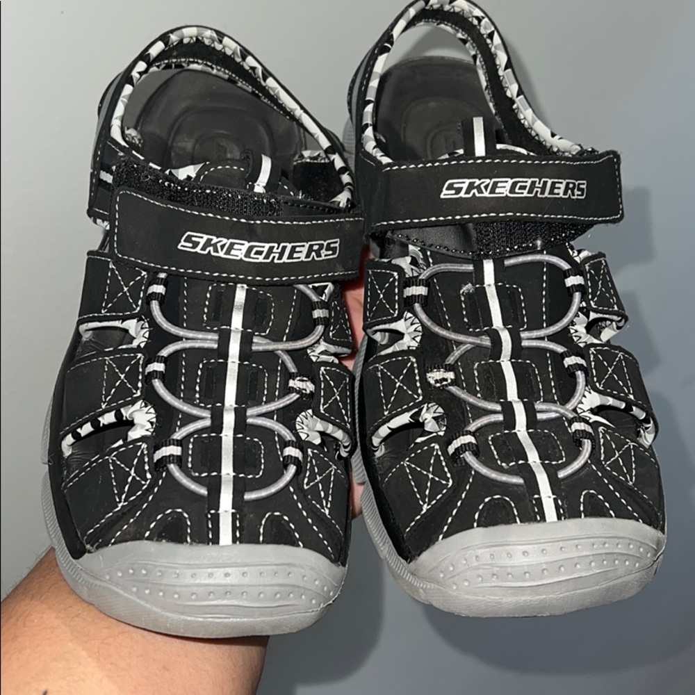 Boys size 4 sketchers sport sandals